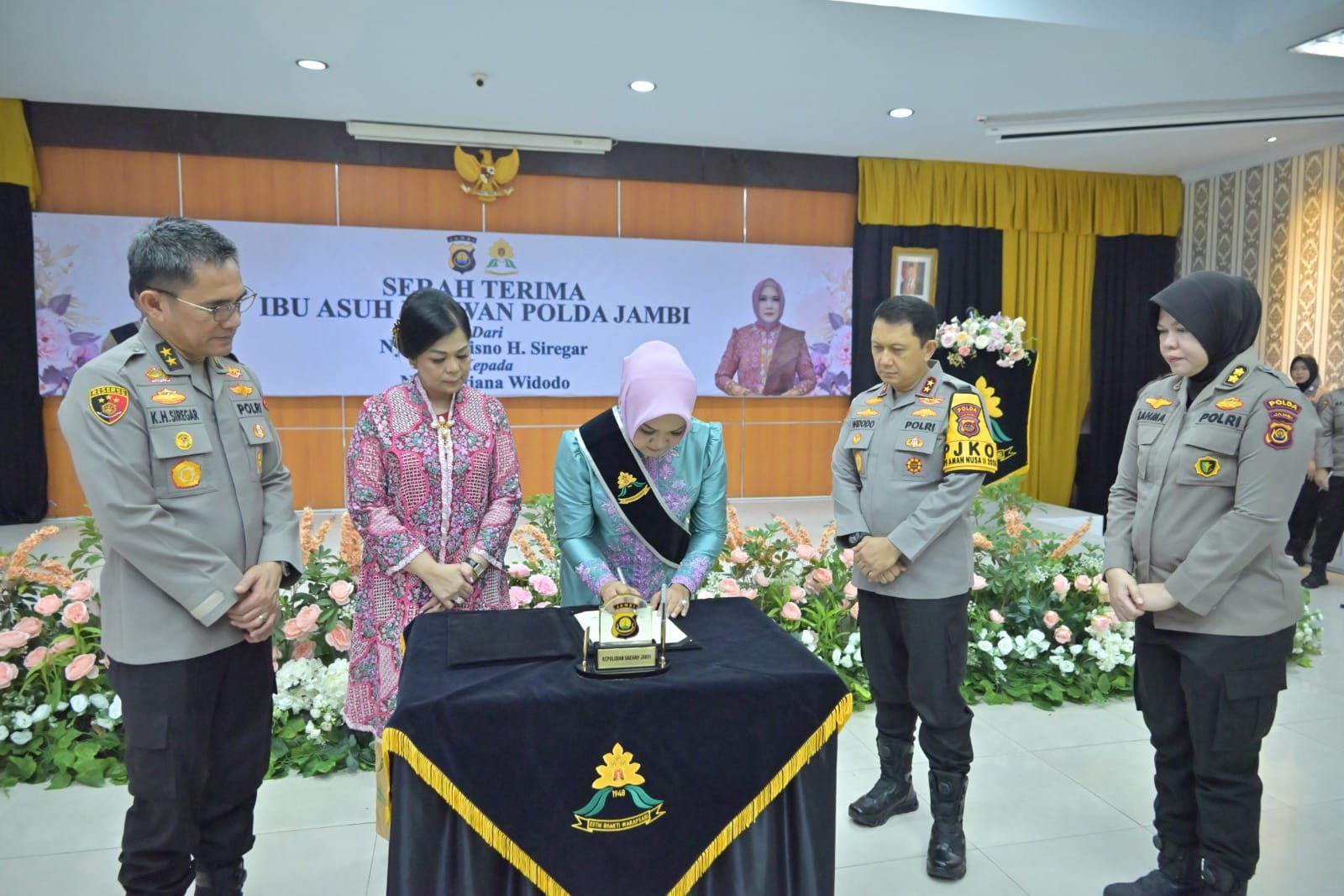 Kapolda Jambi Tekankan Peran Ibu Asuh dalam Pembinaan dan Penguatan Moril Polwan