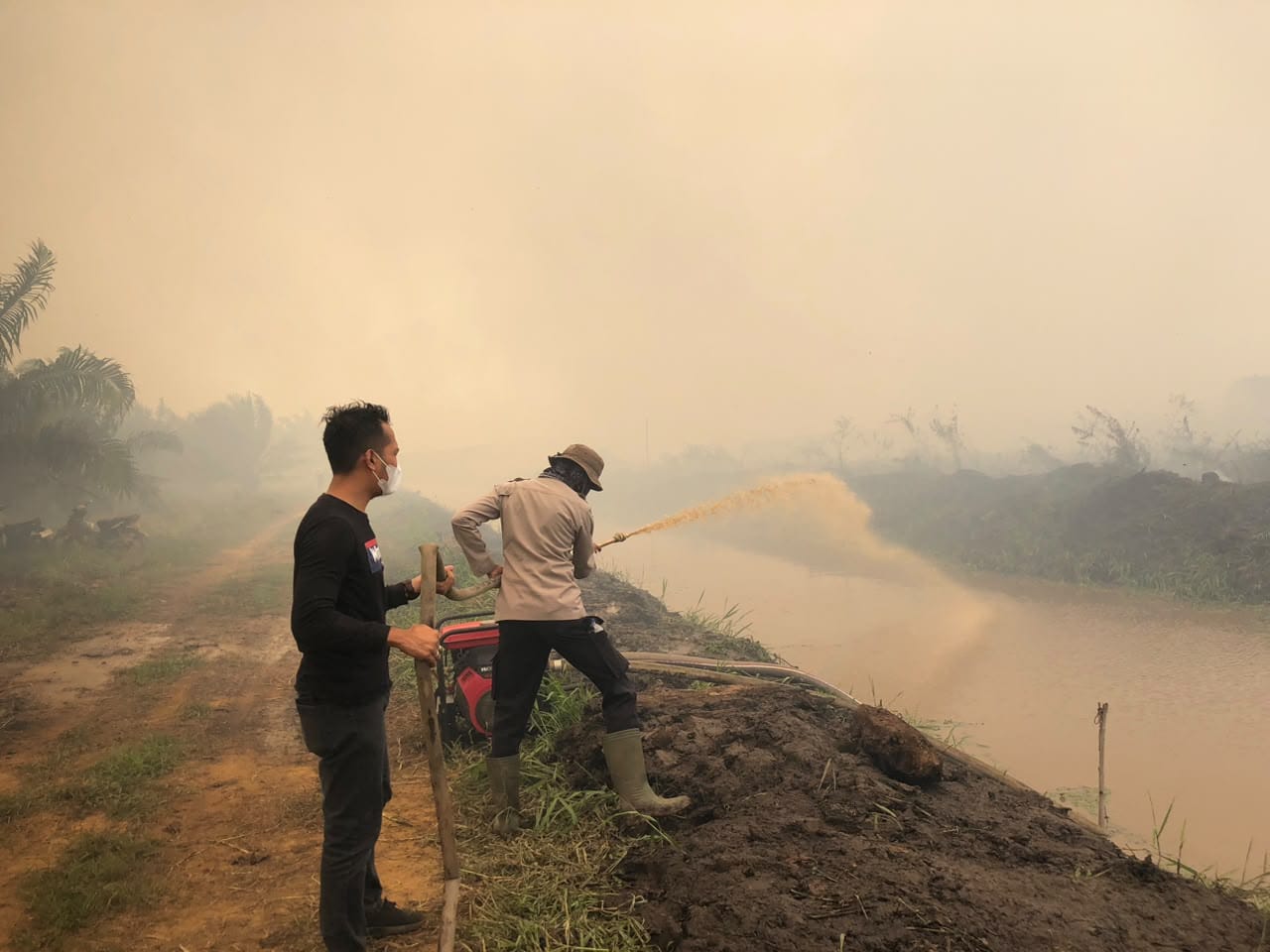 Pantang Menyerah, Tim Gabungan Terus Berupaya Padamkan Karhutla di TAHURA Sungai Aur