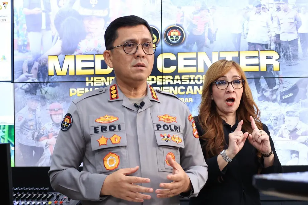 Polri Distribusi Bantuan Polri Capai 159 Ton, 12 Ribu Personel Dikerahkan