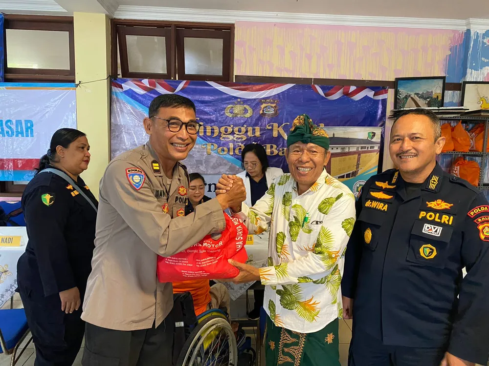Lewat Program Minggu Kasih, Biddokkes Polda Bali Perkuat Kedekatan Polri dengan Masyarakat