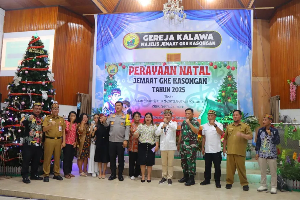 Kapolda dan Gubernur Kalteng Hadiri Perayaan Natal di Kasongan Lama