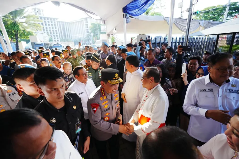 Kapolri Cek Dua Gereja, Pastikan Misa Malam Natal Aman dan Kondusif