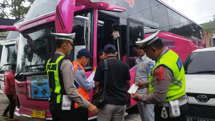 Polda Jateng Lakukan Ramp Check Kendaraan di Objek Wisata Tawangmangu Karanganyar
