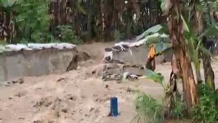 Tanggul Jebol di Semarang, Ratusan KK Terkena Dampak Banjir