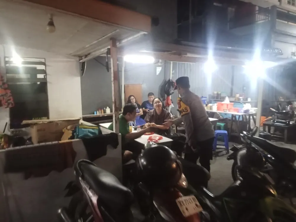 Jaga Kamtibmas Tetap Kondusif dan Aman Melalui Kegiatan Patroli Dialogis / Sambang di Wilayah Pontianak Selatan dan Pontianak Tenggara