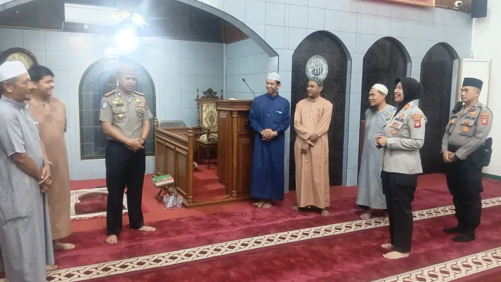 Subuh Keliling, Kapolresta Pontianak Ajak Orang Tua Awasi Anak dan Jaga Kamtibmas