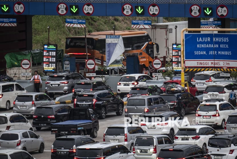 Polda Jateng Berlakukan One Way Lokal dari Kalikangkung ke Bawen untuk Lancarkan Arus Mudik