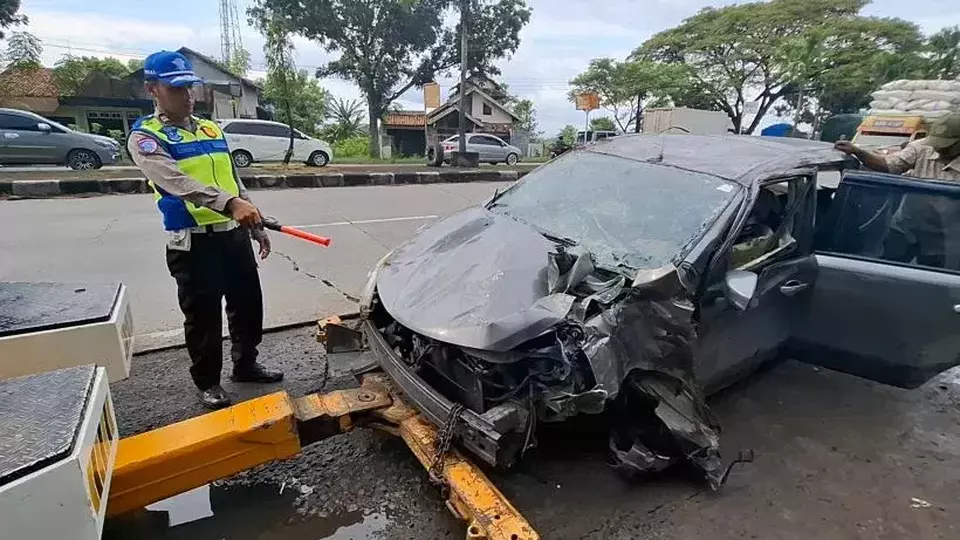 Kecelakaan Tragis di Kudus, Minibus Terguling 15 Meter, Sopir Meninggal