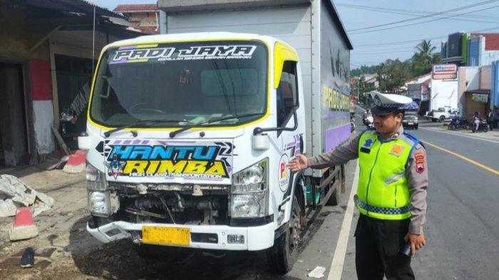 Kecelakaan Maut di Karangpucung, Guru SMK Tewas Usai Truk Boks Tabrak Tiga Motor