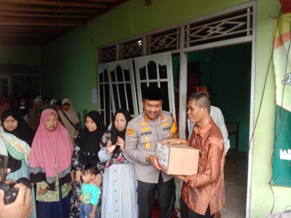 Gelar Bakti Sosial, Polresta Banyumas Santuni 75 Penyandang Tuna Netra