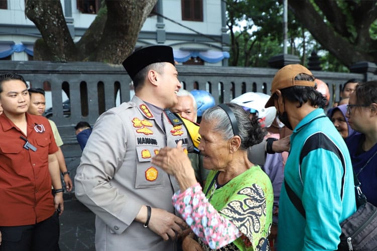Kolaborasi Sosial, Kapolresta Malang Kota dan GMNI Jatim Salurkan 2.000 Paket Sembako