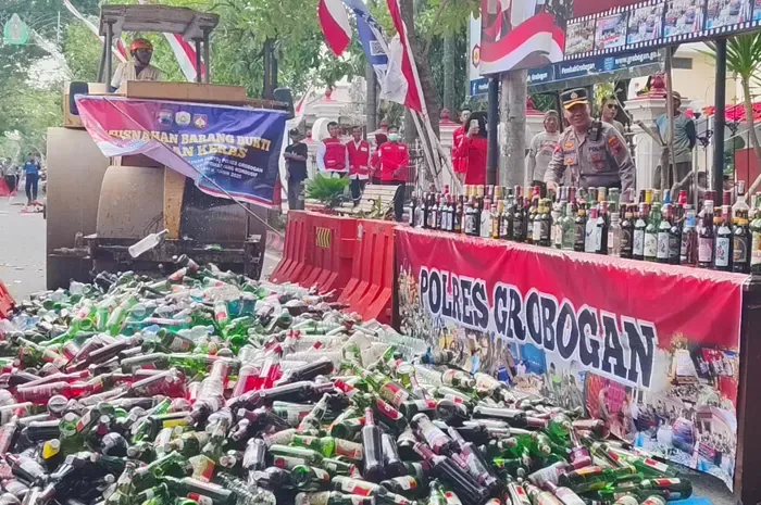 Operasi Pekat di Grobogan, Polisi Musnahkan Ribuan Botol Miras Secara Massal