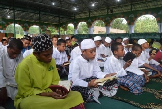Pesantren Nuu War Bekasi Didik Santri dari Indonesia Timur