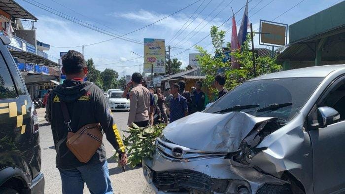 Kendaraan Dinas Xenia Tabrak Avanza di Kendal, Siapa Pemiliknya?
