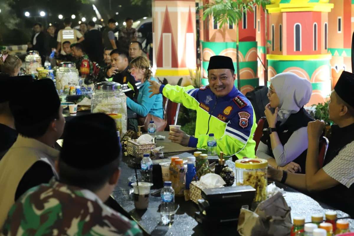 Sahur On The Road, Polresta Malang Kota Bersama TNI-Polri Bagikan Berkah Ramadan