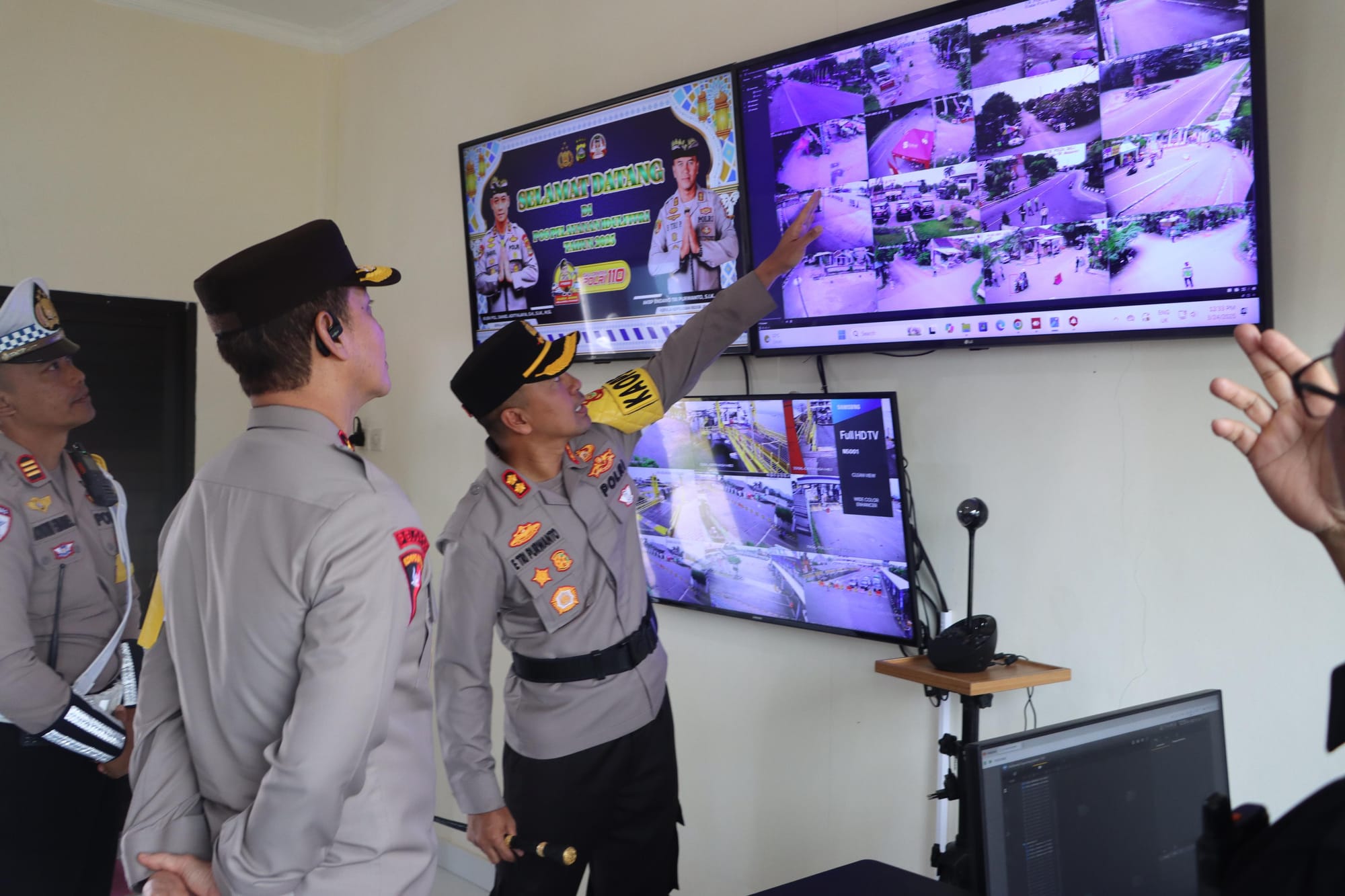 Tinjau Pos Pengamanan, Kapolda Bali Pastikan Arus Mudik di Gilimanuk Lancar