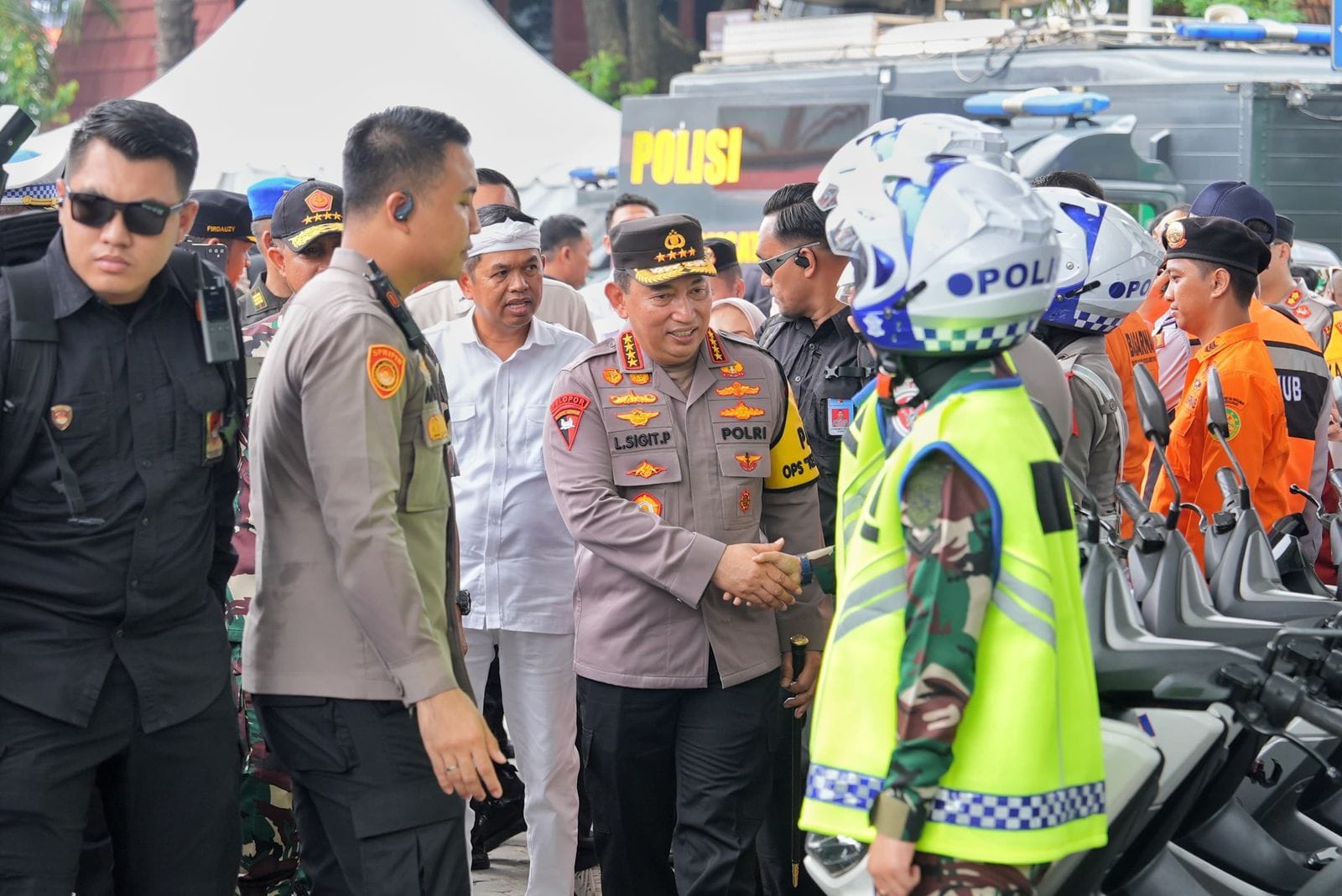 Kapolri Pastikan Kelancaran dan Kenyamanan Pemudik di Rest Area KM 57
