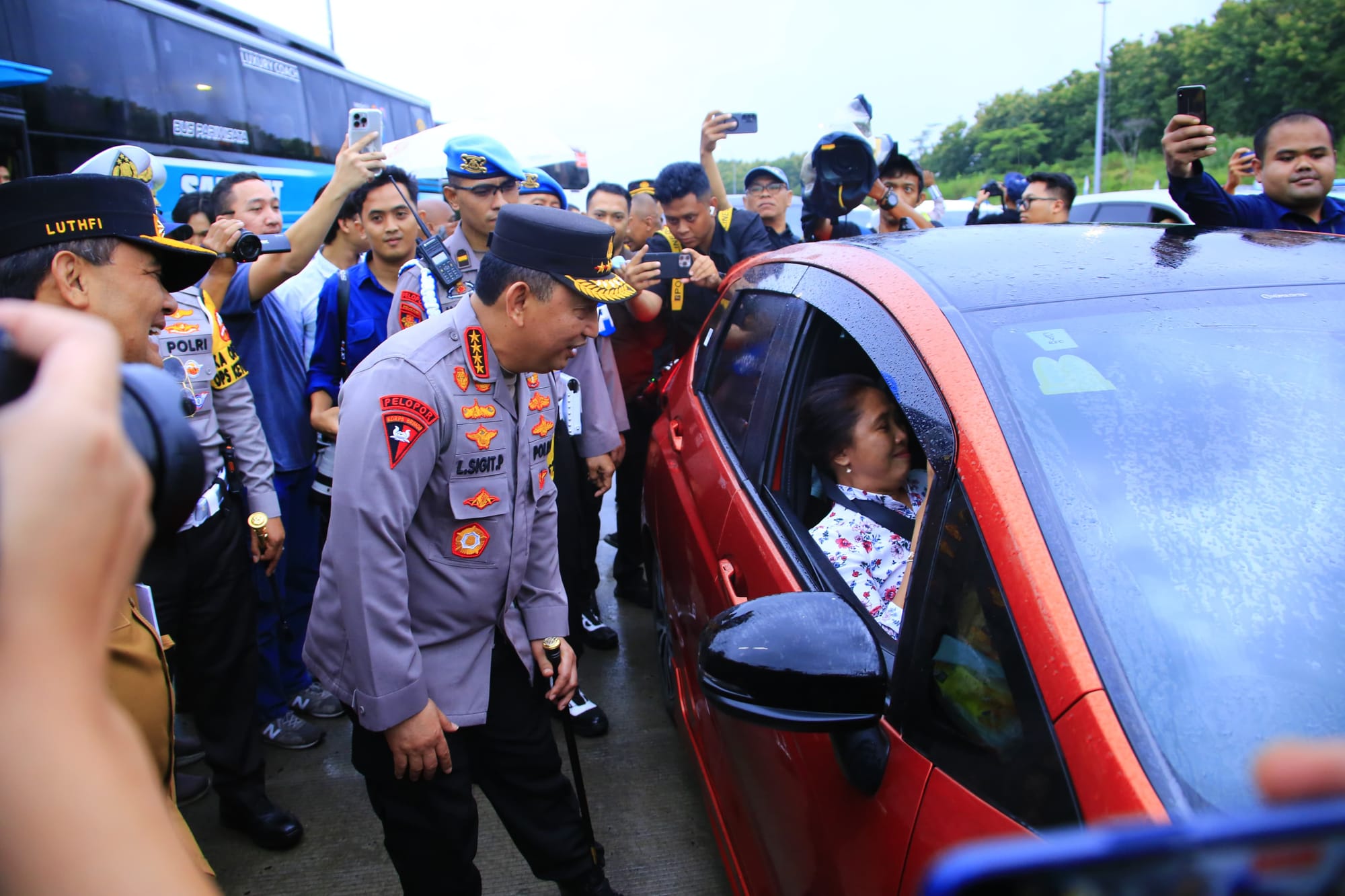 Sapa Pemudik di Kalikangkung, Kapolri Tekankan Keselamatan di Perjalanan