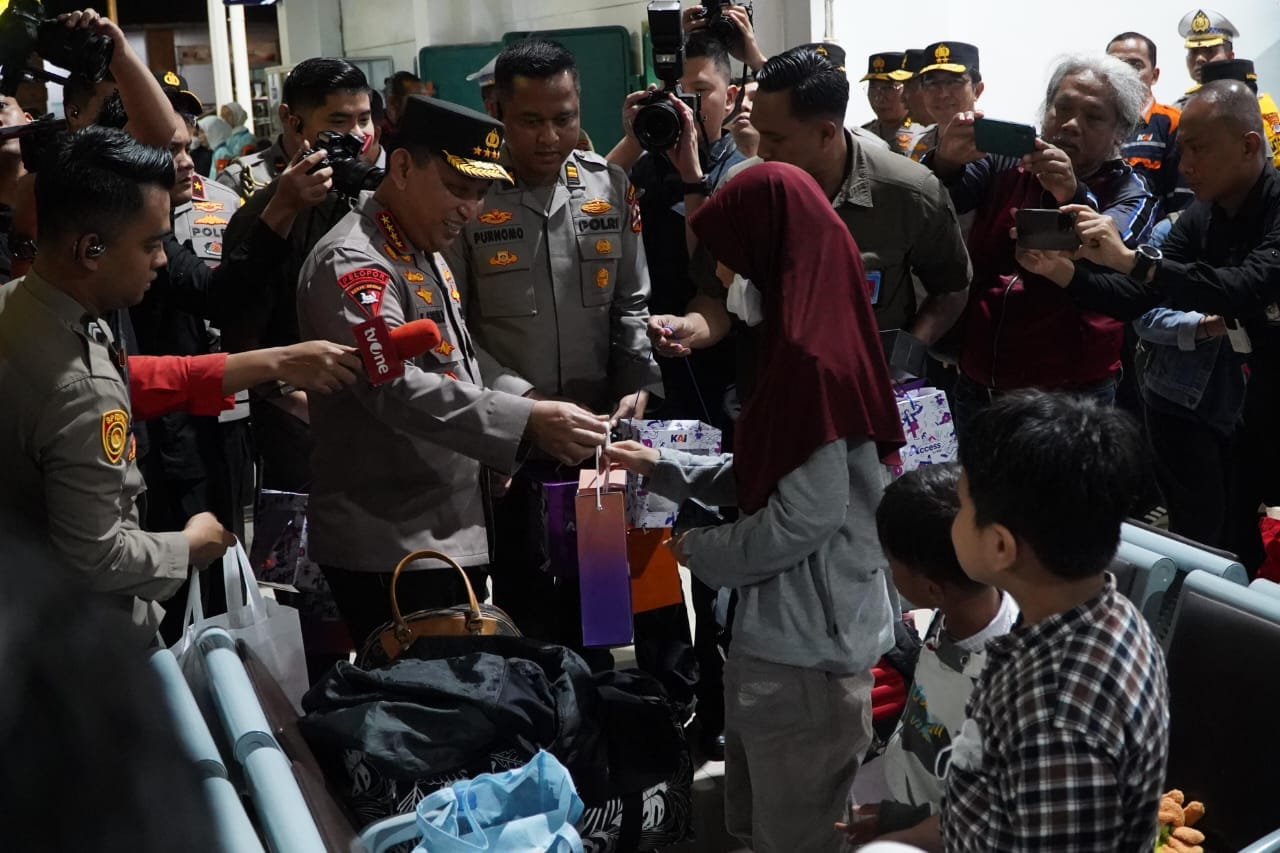 Kapolri Pastikan Kesiapan Mudik Lebaran 2025, Kereta Api Jadi Pilihan Favorit
