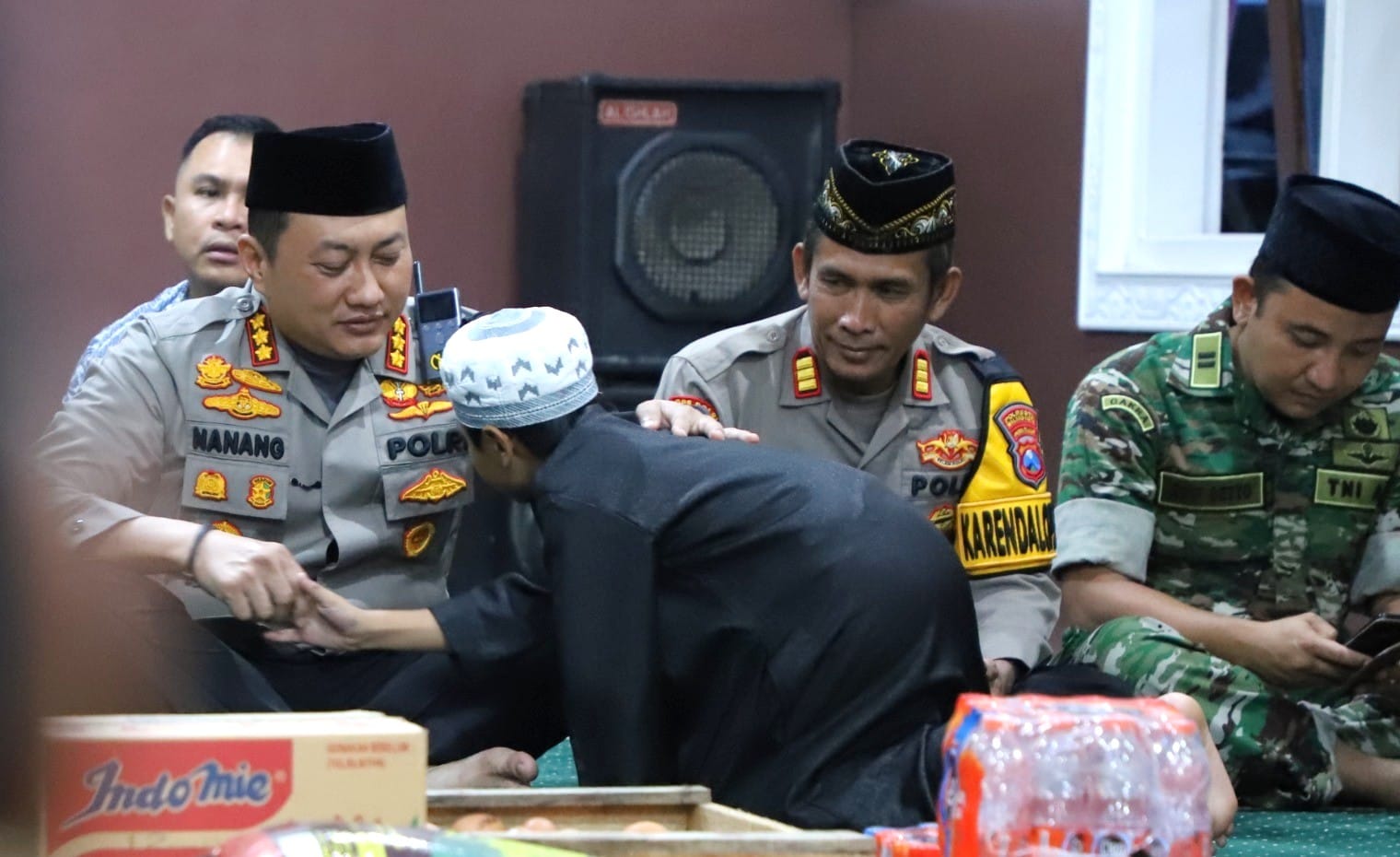 Safari Ramadhan, Polresta Malang Kota dan TNI Berbagi Kebahagiaan dengan Anak Yatim