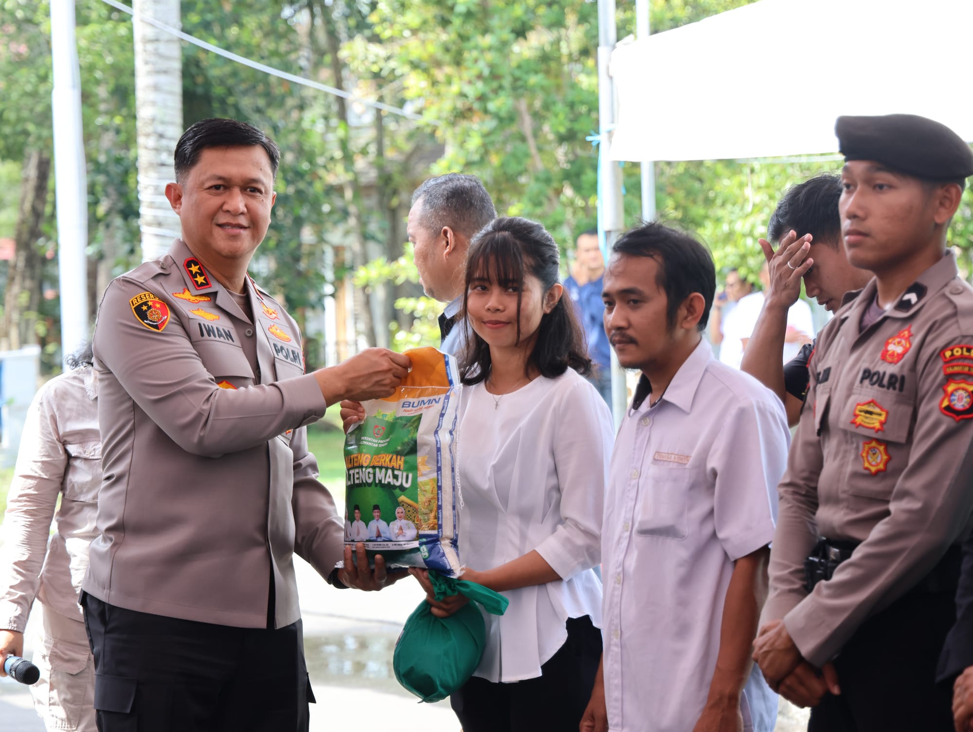 Hadiri Pembukaan Pasar Murah, Kapolda Kalteng Berharap Program Ini Bermanfaat Untuk Kesejahteraan Masyarakat