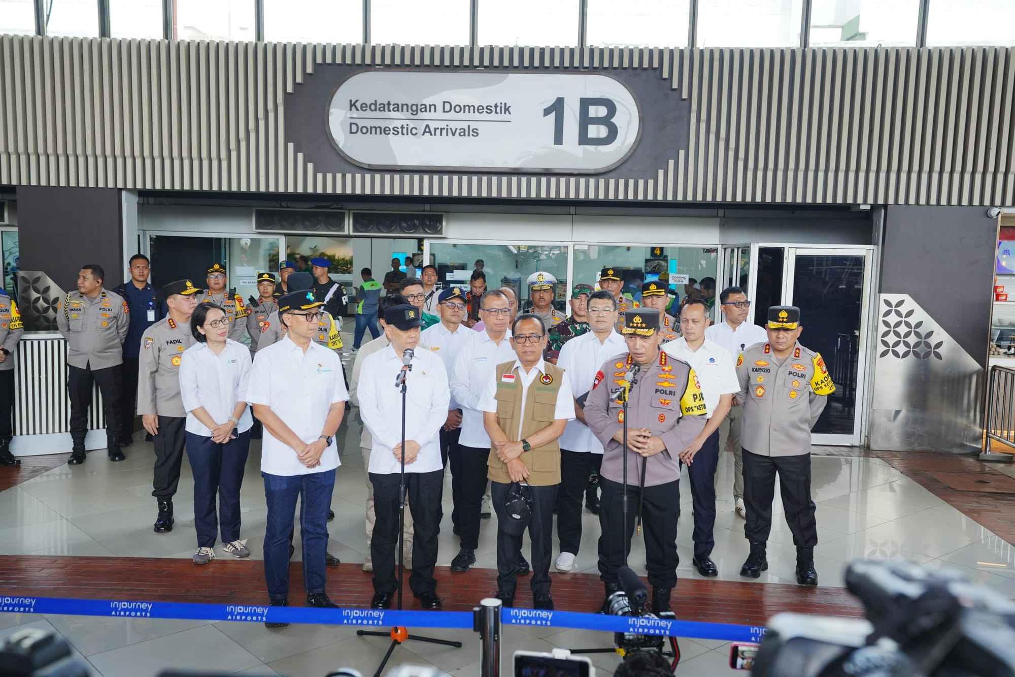 Kapolri Tinjau Bandara Soetta, Perintahkan Patroli Rutin Jaga Keamanan Pemudik