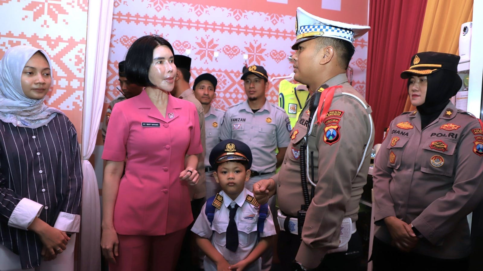 Ketua Bhayangkari Kota Malang Tinjau Pos Pengamanan Operasi Ketupat Semeru 2025