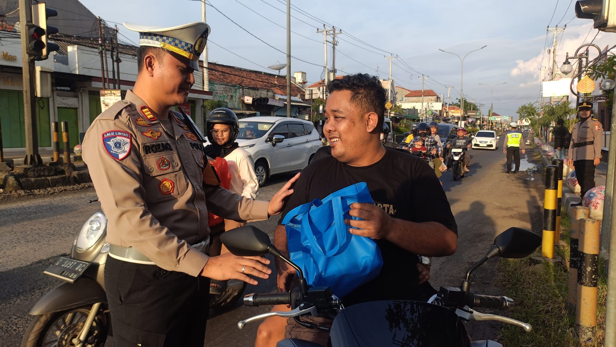 Aksi Polisi Humanis di Batang: Tilang? Enggak! Mereka Pilih Edukasi Pakai Cara Unik Ini