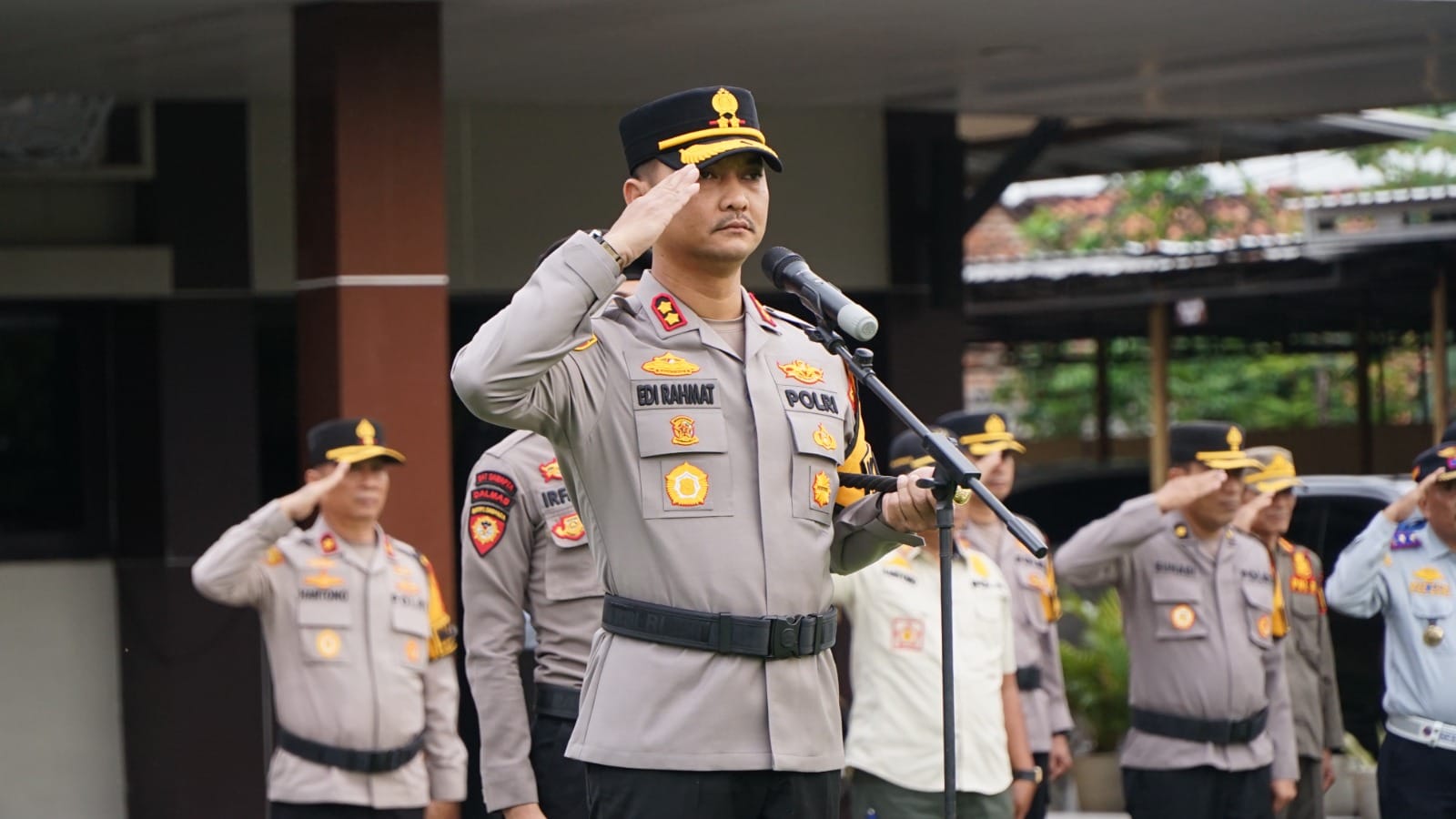 Humanis dan Profesional, Kunci Pengamanan Malam Takbir di Batang
