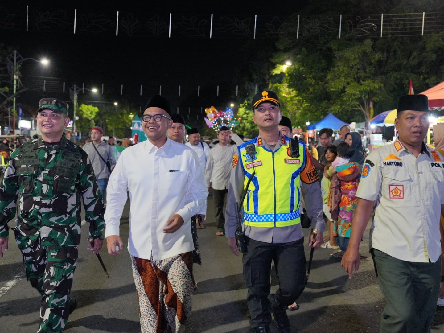 Takbir Mursal Perdana di Batang, Ribuan Warga Antusias Meriahkan Malam Idulfitri