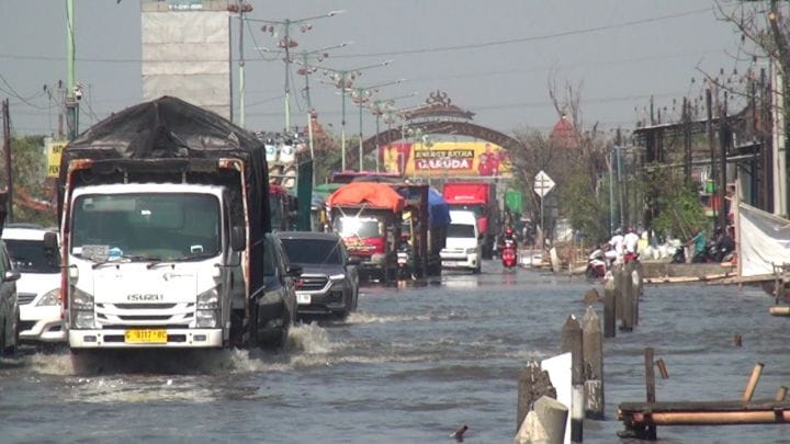 Antisipasi Banjir Rob, Tim Pengurai Disiapkan di Jalur Pantura Demak