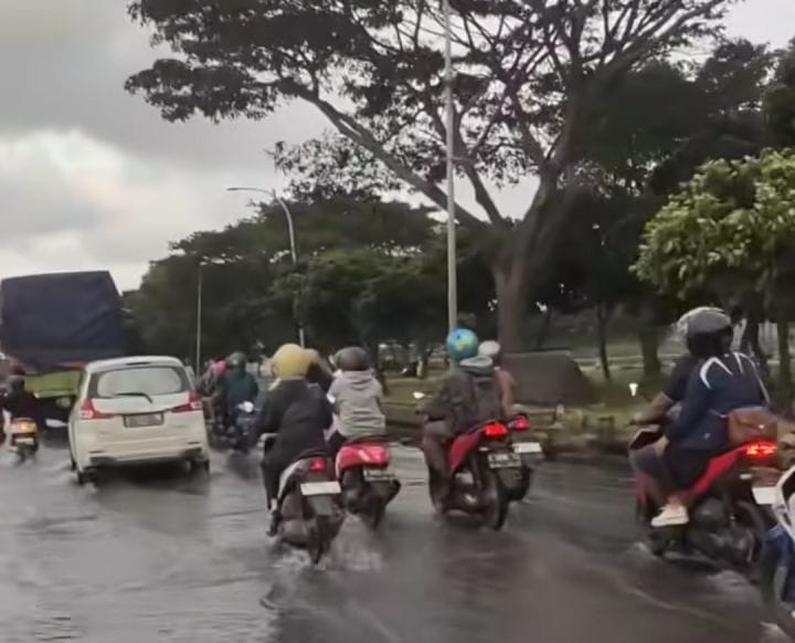 Pemudik Terhambat, Banjir Rob Kembali Genangi Pantura Demak