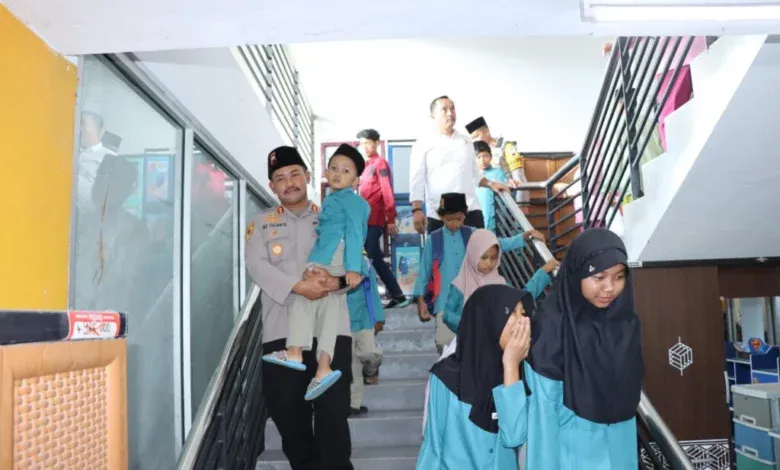 Kapolres Grobogan Ajak Anak Yatim Piatu Belanja Jelang Lebaran