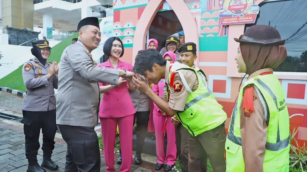 Dukungan Bhayangkari: Semangat untuk Petugas di Pos Pengamanan Mudik