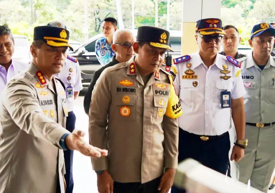 Pastikan Keamanan Pemudik, Kapolda Jateng Cek Bus Angkutan Lebaran di Terminal Mangkang