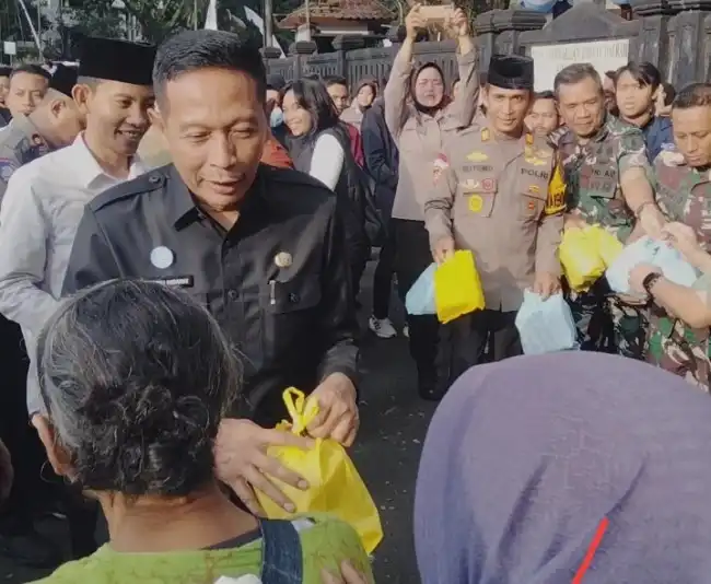 Wali Kota Malang Gandeng Mahasiswa dan Forkopimda Bagikan 2.000 Paket Sembako