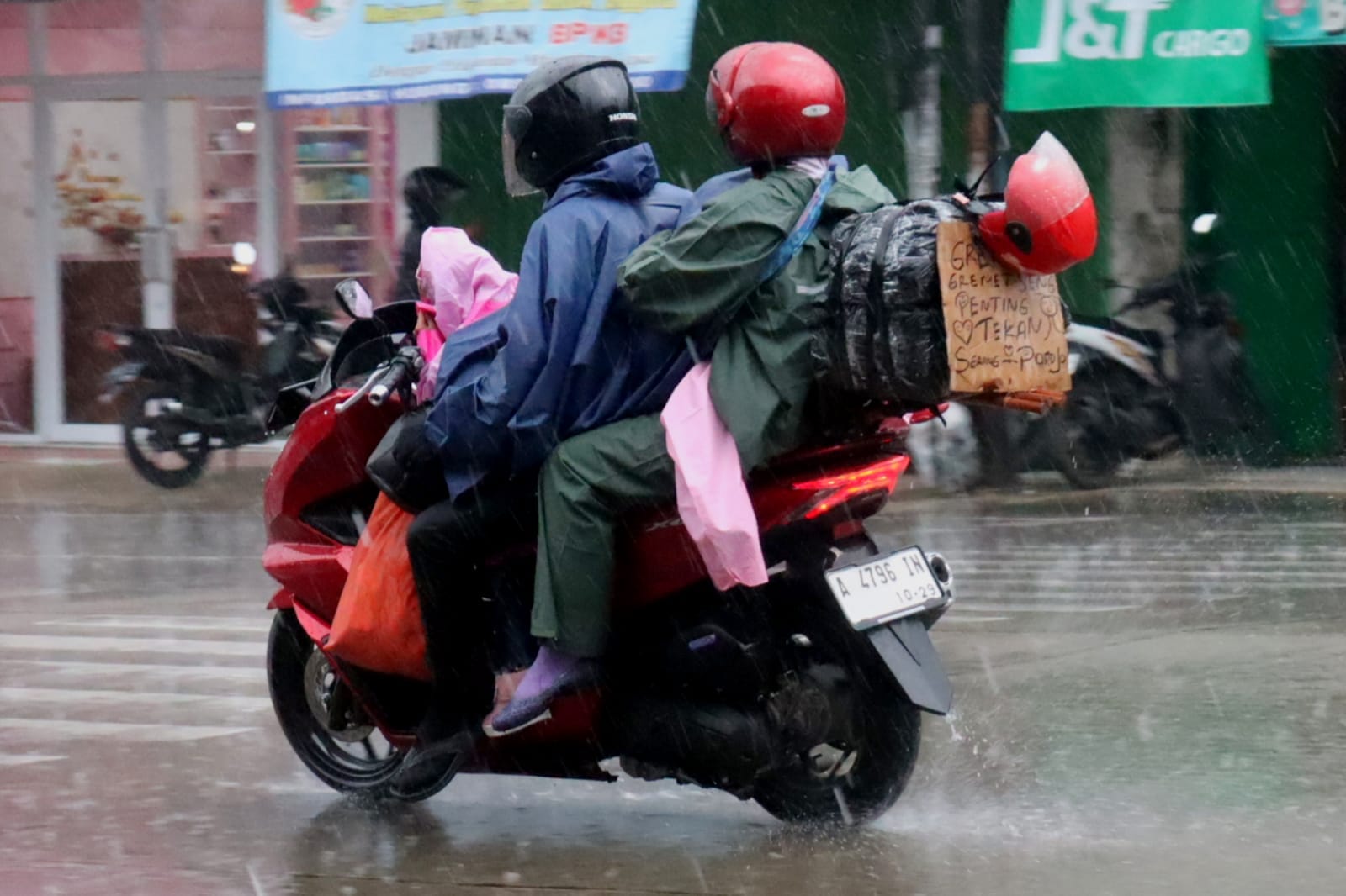 Jalur Selatan Jateng Padat, Pemudik Bermotor Mulai Memenuhi Jalan