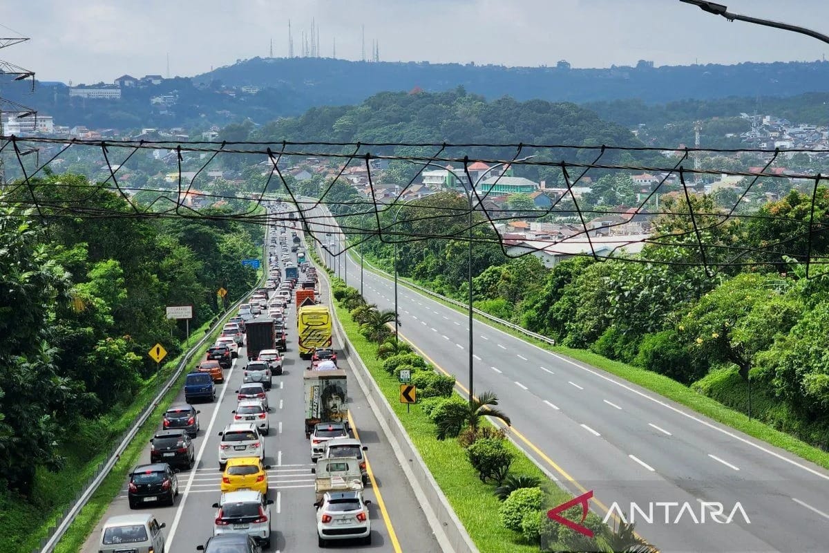 Polda Jateng Terapkan One Way dari Tol Kalikangkung hingga Tol Bawen Atasi Kemacetan