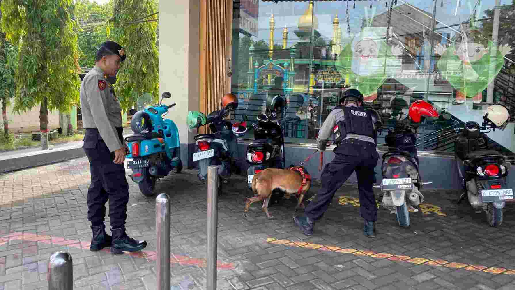 Antisipasi Keamanan, Sterilisasi Mal di Grobogan Libatkan Anjing Pelacak