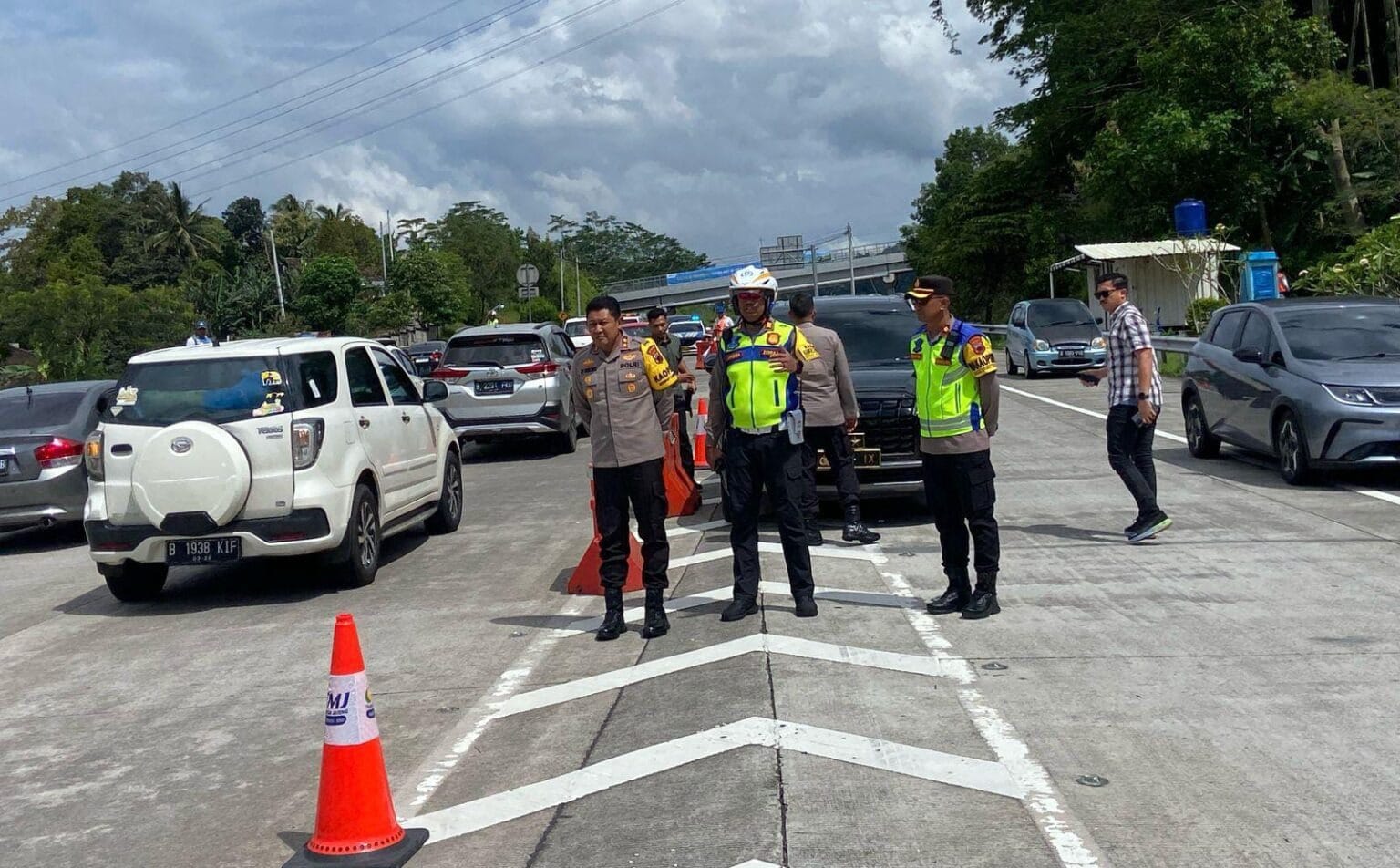 Pantau Kelancaran Mudik, Kapolda Jateng Cek Ruas Tol Semarang-Solo
