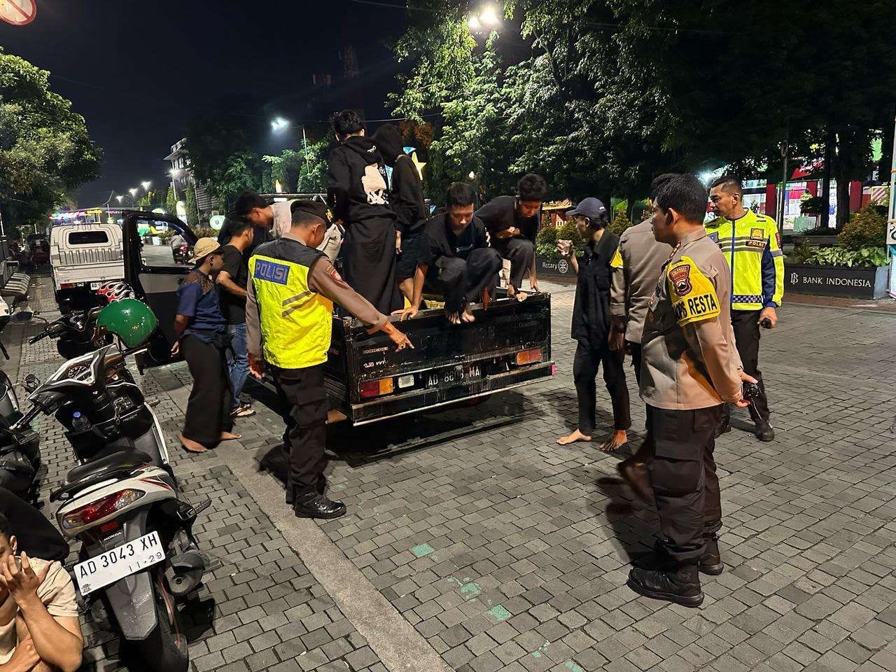 Polresta Surakarta Amankan Belasan Pemuda Saat Sahur On The Road