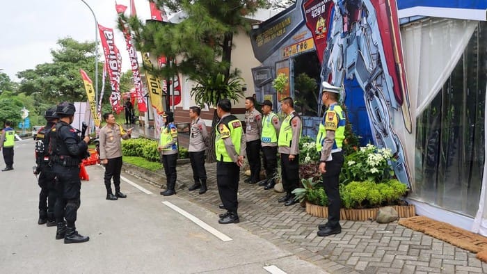 Kapolda Jateng Tinjau Pos Pengamanan Mudik di Rest Area Tol Semarang
