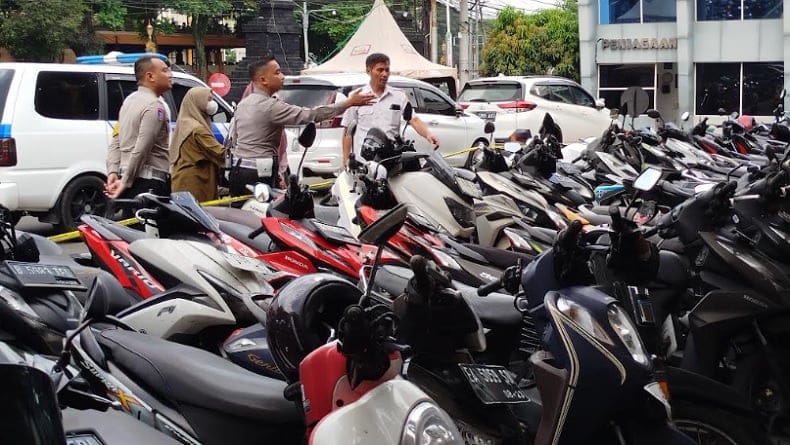 Bawa Dokumen Kendaraan, Mahasiswa Ambil Motor di Polresta Malang