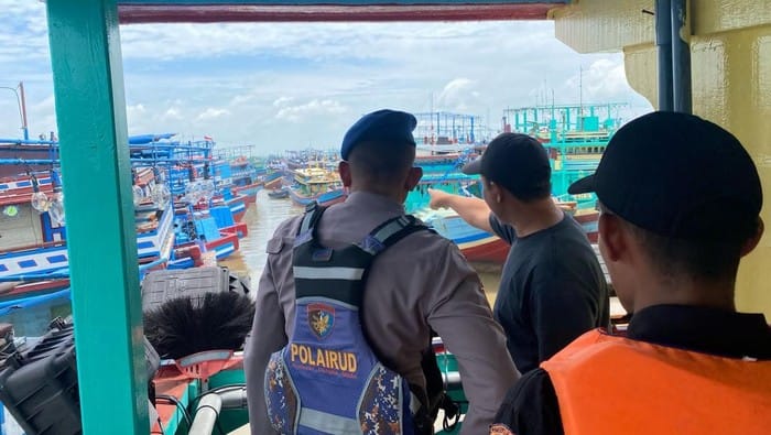 Cegah Kemacetan Kapal, Polairud Polresta Pati Intensifkan Patroli di Sungai Silugonggo