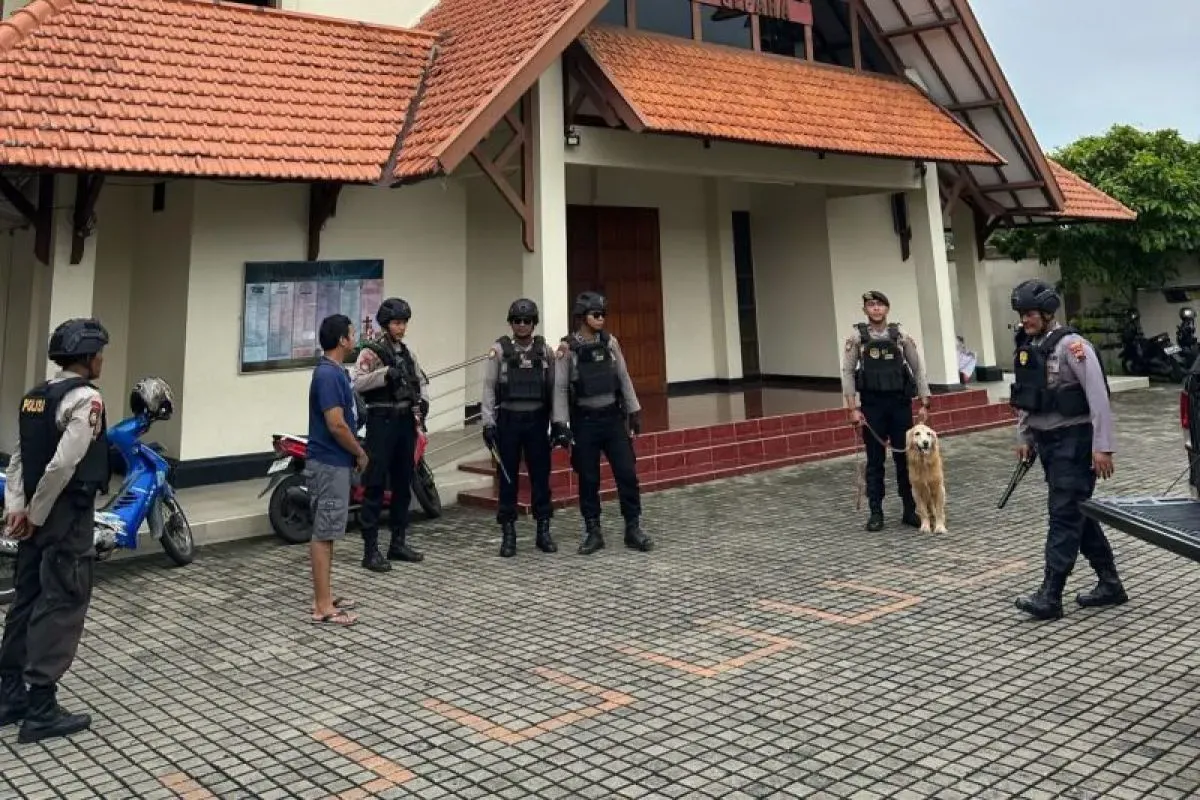 Jelang Jumat Agung dan Paskah, Polres Jepara Lakukan Sterilisasi Gereja