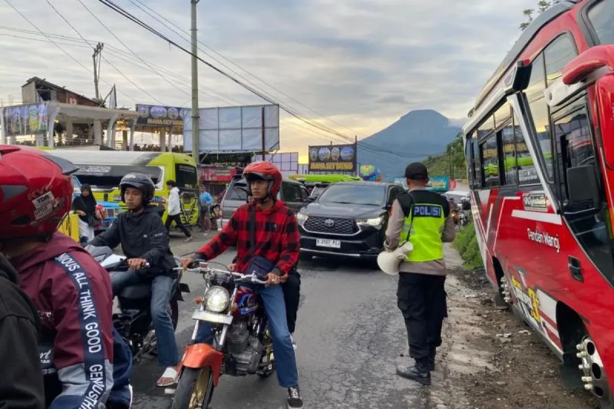 Atasi Kepadatan, Polres Wonosobo Berlakukan One Way Menuju Dieng