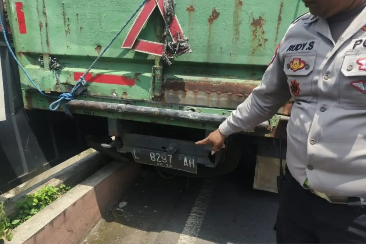 Balita Tewas Dilindas Truk Tak Kuat Menanjak di Kota Malang
