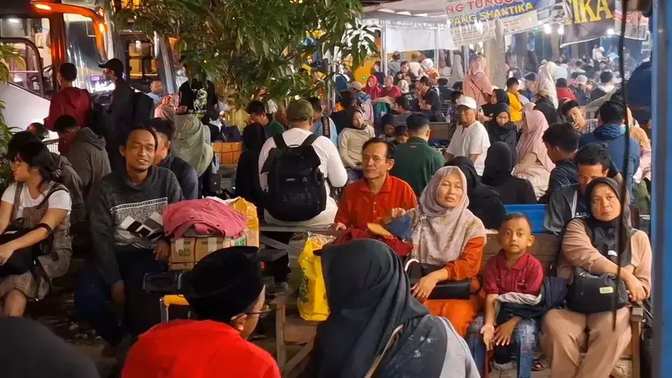 Imbas One Way, Penumpang Tujuan Jakarta Terlantar di Terminal Kudus