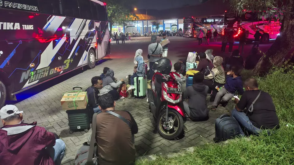 Bus Terjebak Macet, Pemudik Telantar Berjam-jam di Terminal Kudus