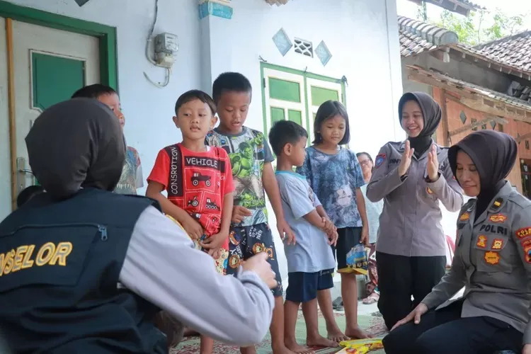 Pulihkan Trauma Anak Korban Keracunan, Polwan dan Konselor Polres Klaten Gelar Kegiatan Bermain